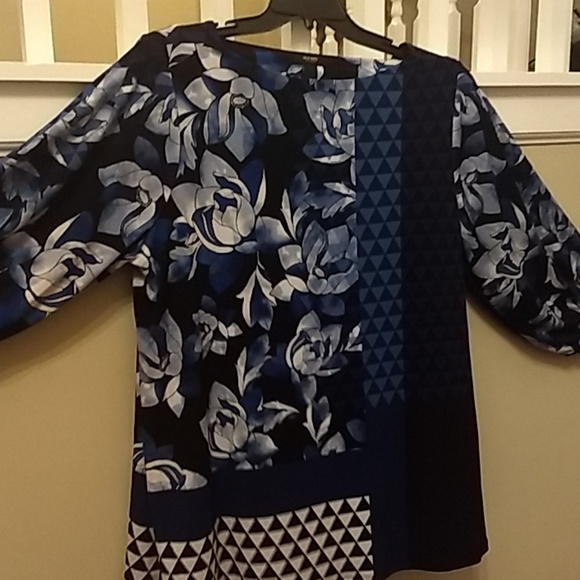 Beautiful navy blue and white polyester/spandex - Picture 4 of 4